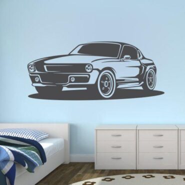 Primer izgleda grafitno sive samolepilne stenske nalepke Mustang 1969 na beli steni.