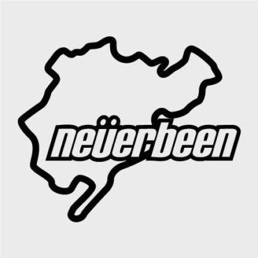 Primer izgleda črne samolepilne avto nalepke Neverbeen na avtu srebrne barve.