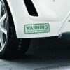 Primer izgleda zelena samolepilne avto nalepke Warning na avtu bele barve. Nalepka je napis, ki se glasi: Warning This car is turbocharged!