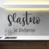 Primer stenske nalepke Slastno je življenje v kuhinji