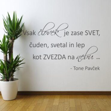 Primer stenske nalepke Vsak človek je zase svet, čuden, svetal in lep kot zvezda na nebu. - Tone Pavček